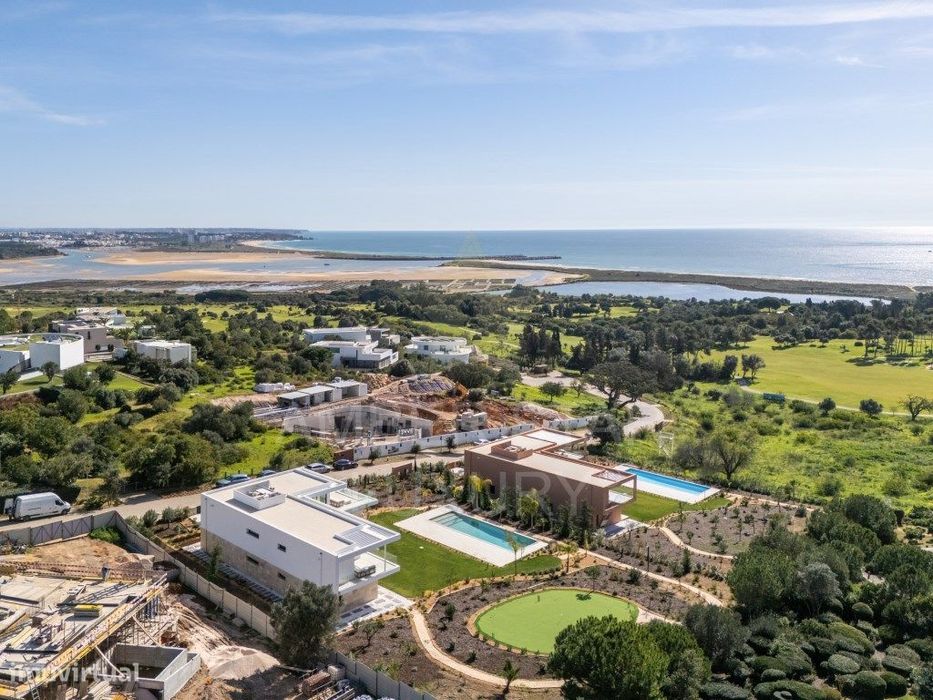 Moradia de Luxo com 4 Quartos e Vista Panorâmica sobre o Atlântico