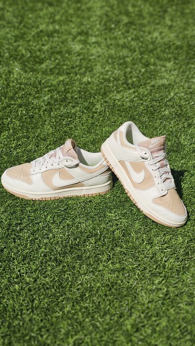 Sapatilhas Nike Dunk Low Brancas e Bege