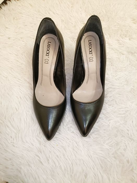 Klasyczne czarne szpilki "Lasocki"