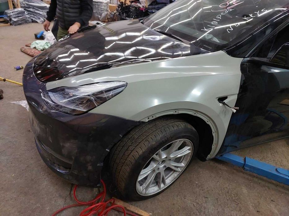 Крило переднє топ якості L\R Tesla model Y 3