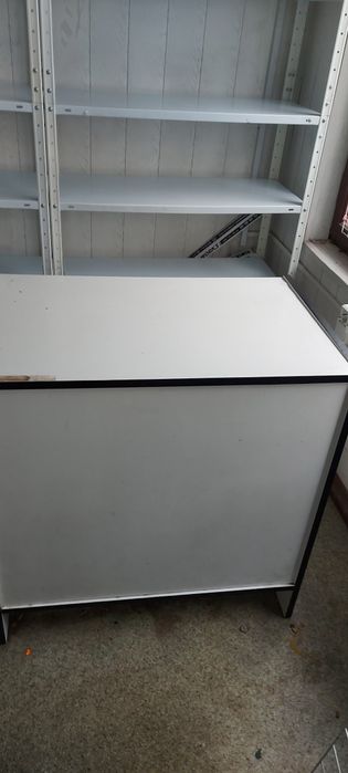 Торгівельне обладнання. Прилавки