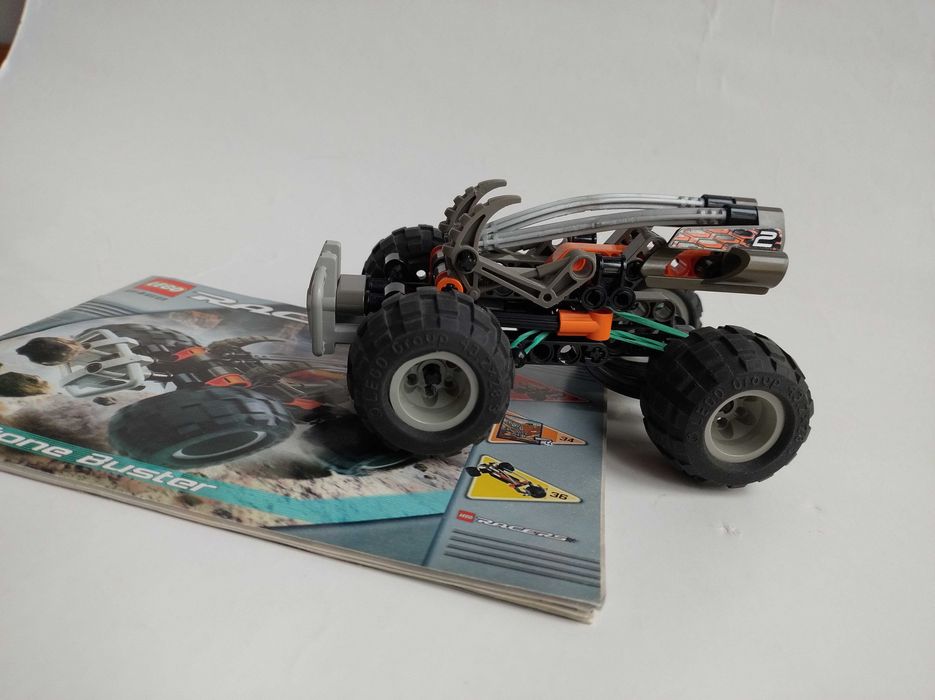 lego  8468 racers stone buster