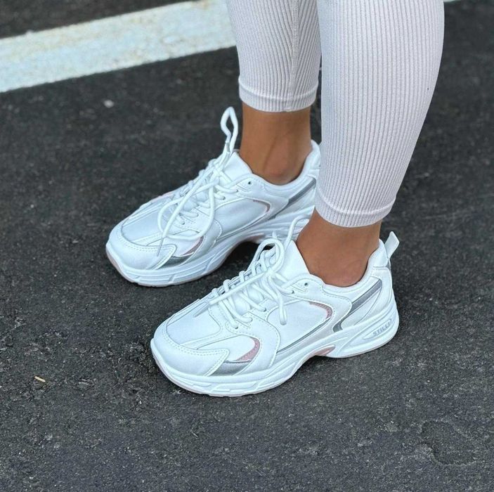 Женские белые кроссовки демисезонные