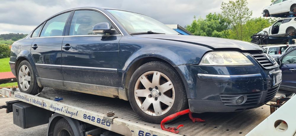 Farol Direito Volkswagen Passat Berlina 3B3