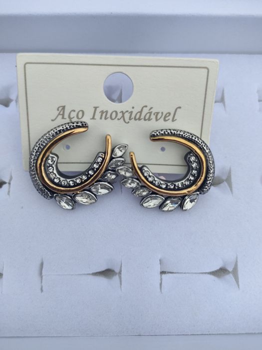 Brincos em aço inoxidável