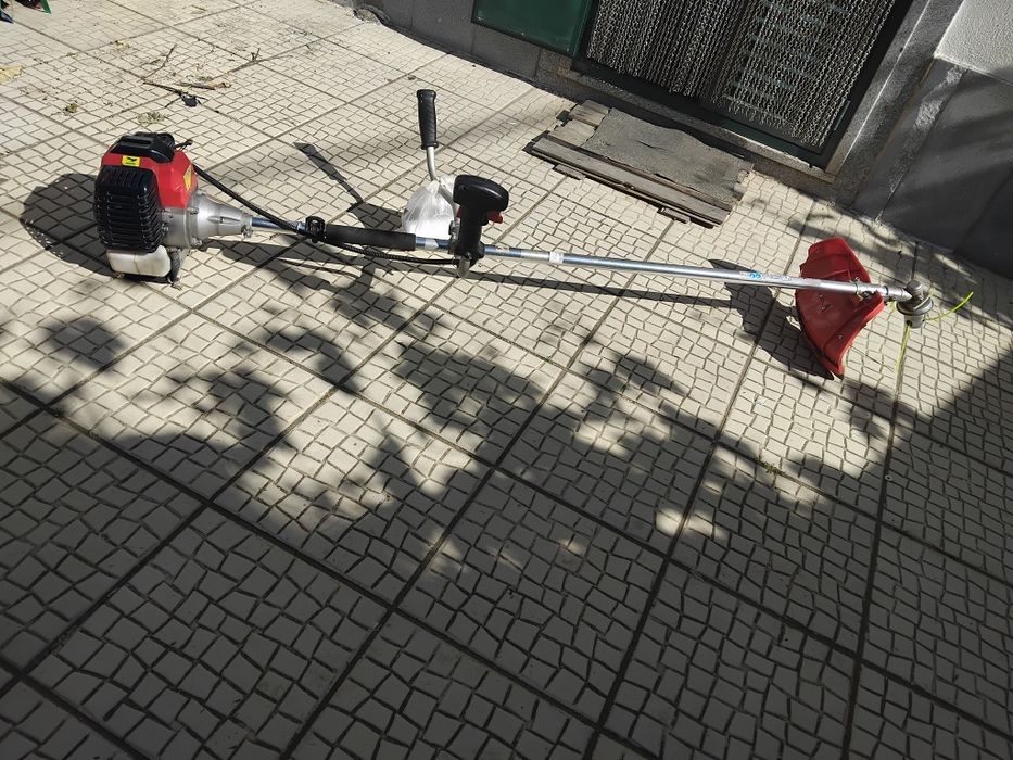 Roçadora com braços alongados