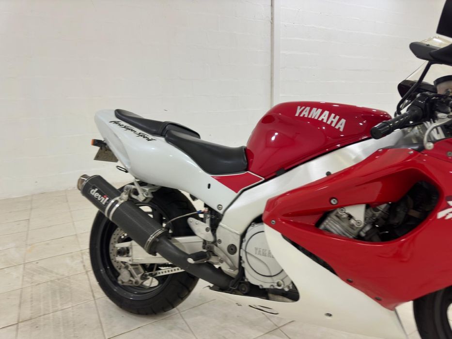 Yamaha  yzf 1000  thunderace