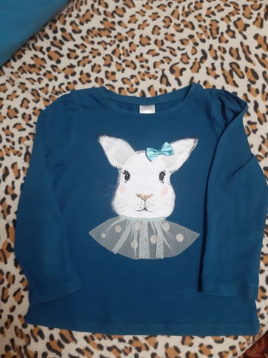 Очень красивая кофточка с зайкой