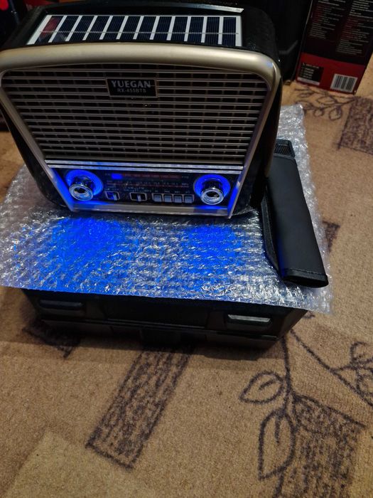 Radio FM z panelem solarnym