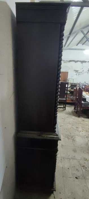 Estante Antiga de Mogno