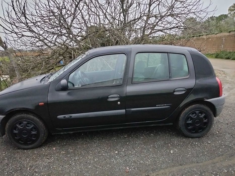 Vendo Renault Clio em bom estado com inspeção feita peneus novos