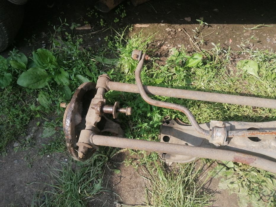 Продам задні ступиці мазда 323 ба