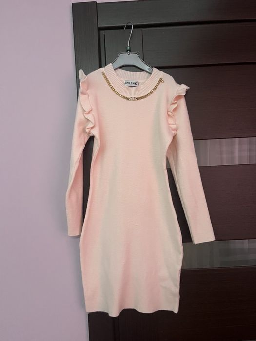 Продам плаття на 9-10 р.