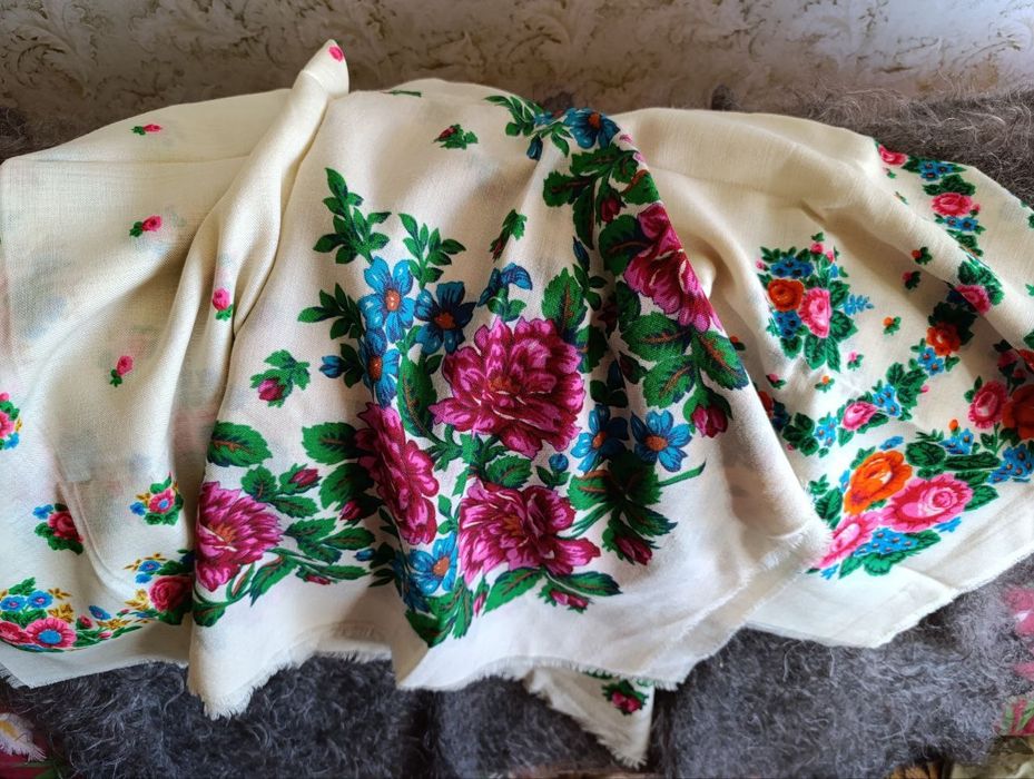 Платки шерстяные. Новые