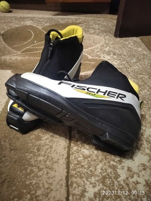 Черевики для бігових лиж