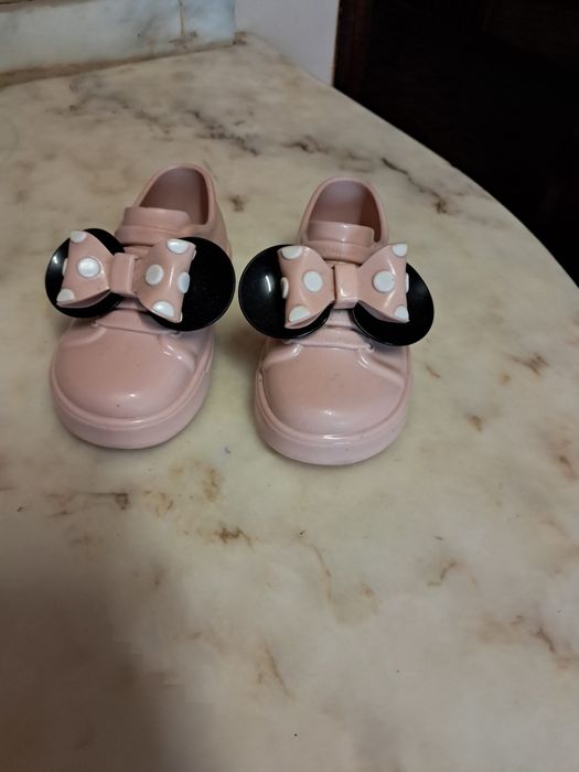 Sapatos/borracha de bebé rosa
