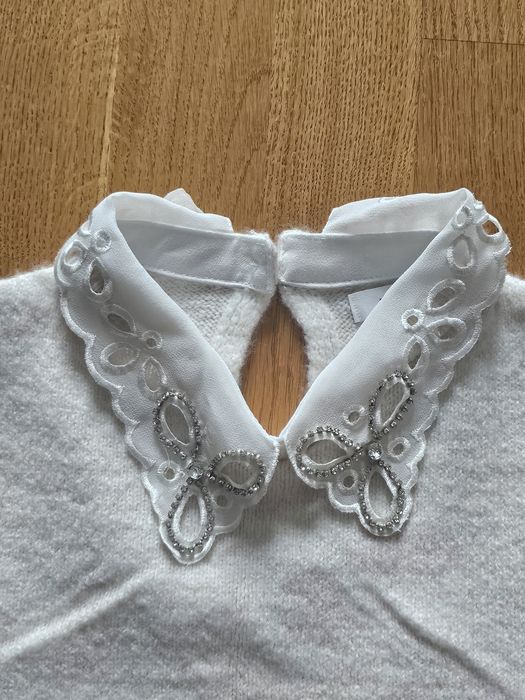 Sweter z ozdobnym kołnierzem