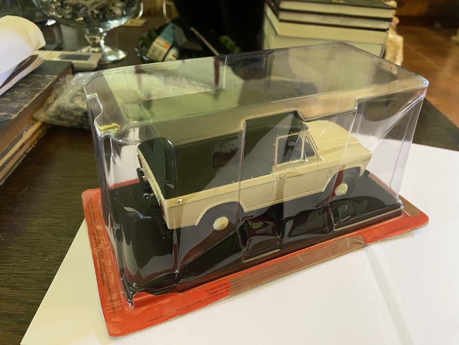 Grande ARO 240 1978 Escala 1:24 (Base do Portaro Nacional)