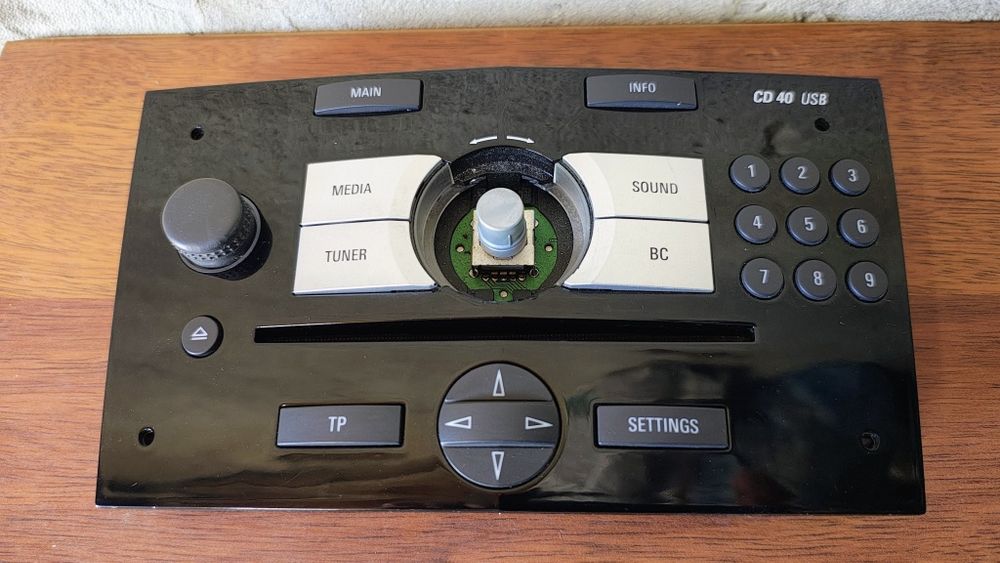 Магнітола CD 40 USB Vectra C + рідна чорна панелька