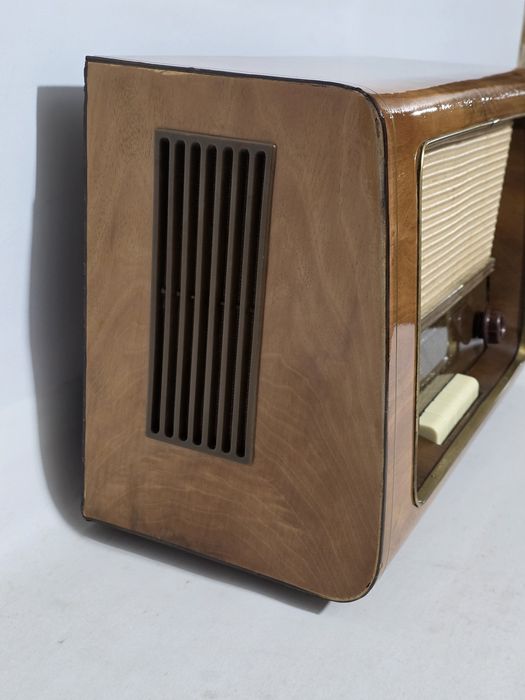 Rádio antigo reparado EMUD