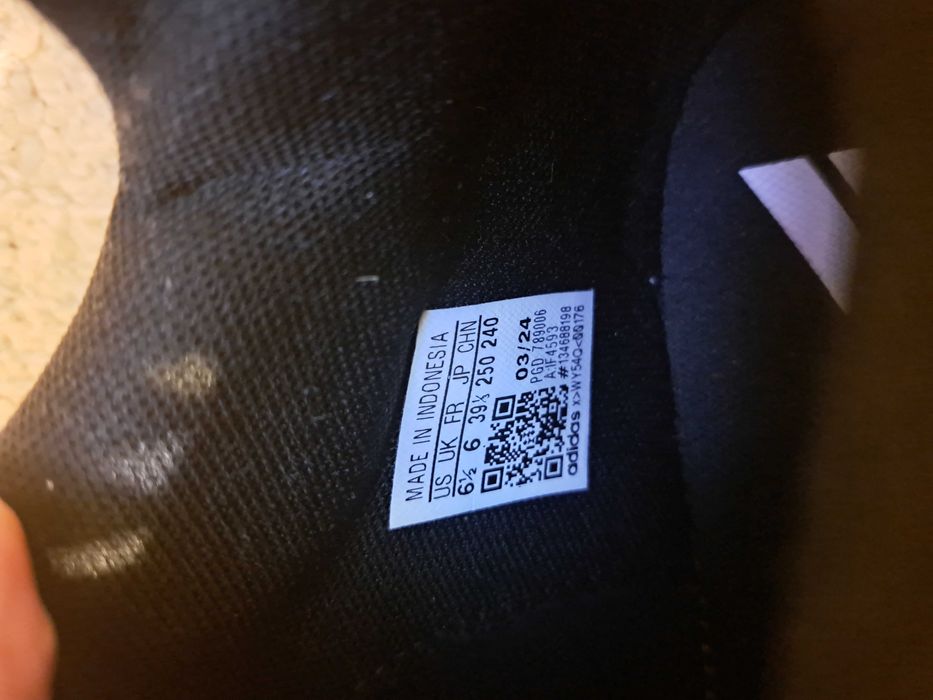 Sprzedam buty sportowe Adidas 39