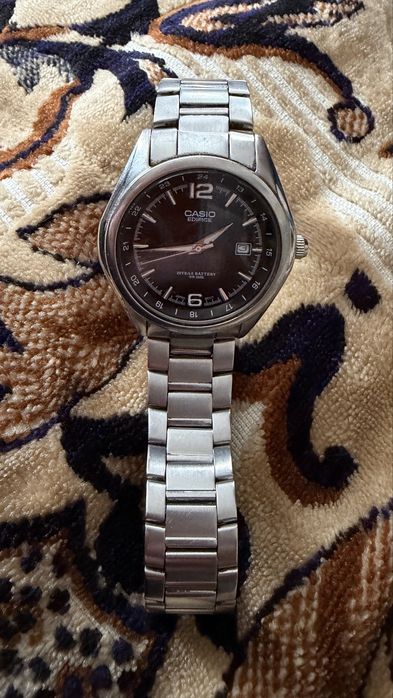 Casio Edifice Механізм: Кварцовий (Japan Mov't)  Особливості: Водозахист 100m, батарея на 10 років, наявність календаря (дата).