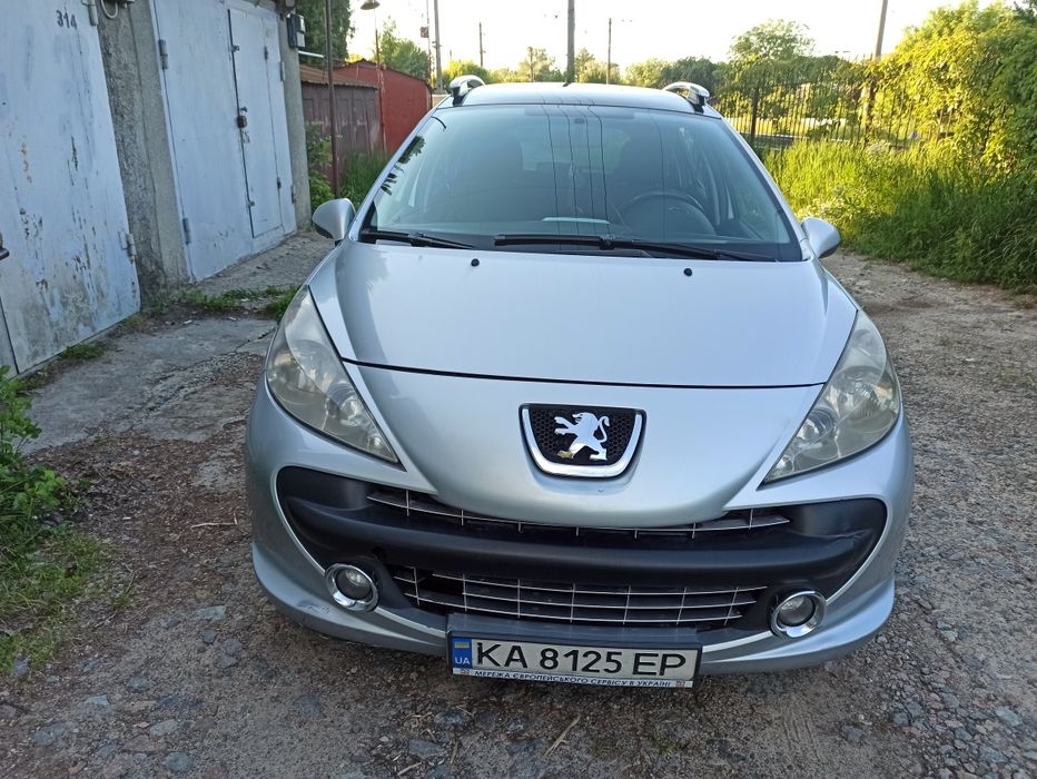 Авто Peugeot Легковые автомобили