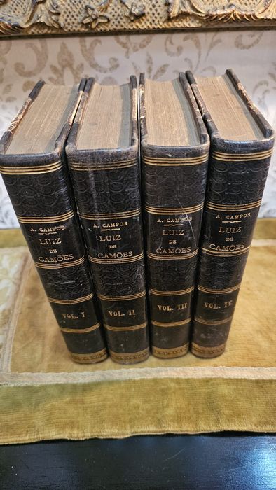 4 Livros de Luiz de Camões 
Romance Histór