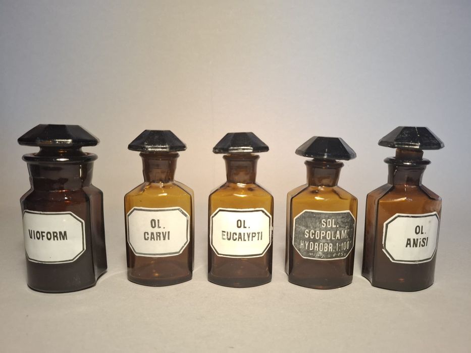 Zestaw butelek aptecznych prl