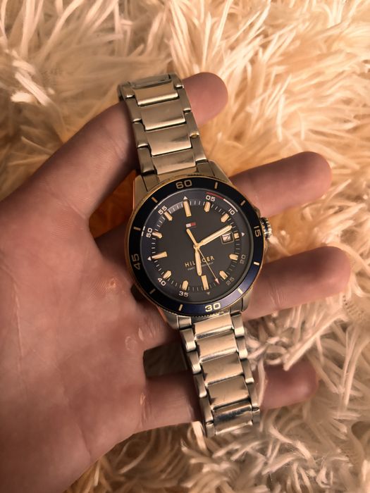 Часи tommy hilfiger