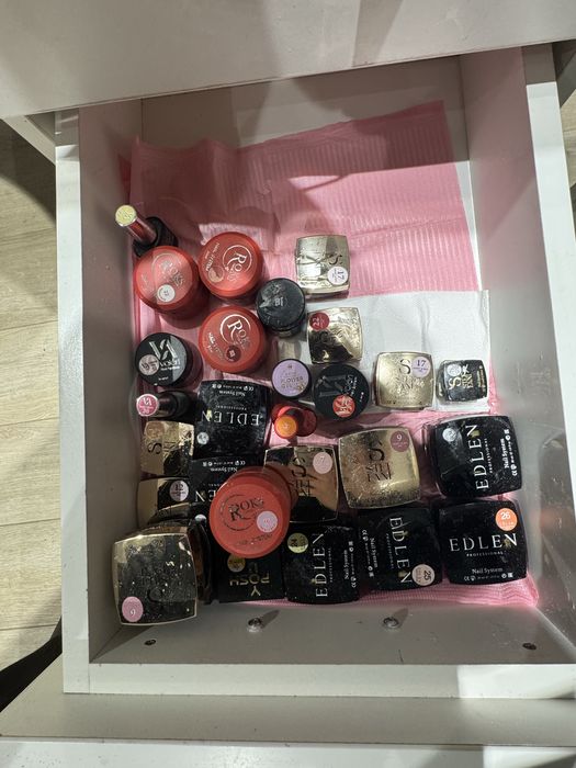 Продаю залишки матеріалів для манікюру