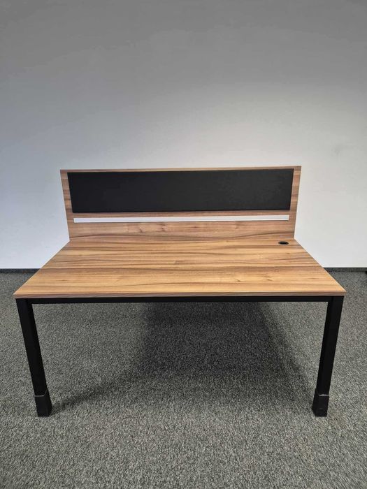 Biurko Bench 160 × 162 cm z przegrodą