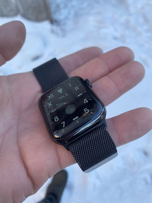 Apple Watch 4 44 мм Stainless Milanese Loop