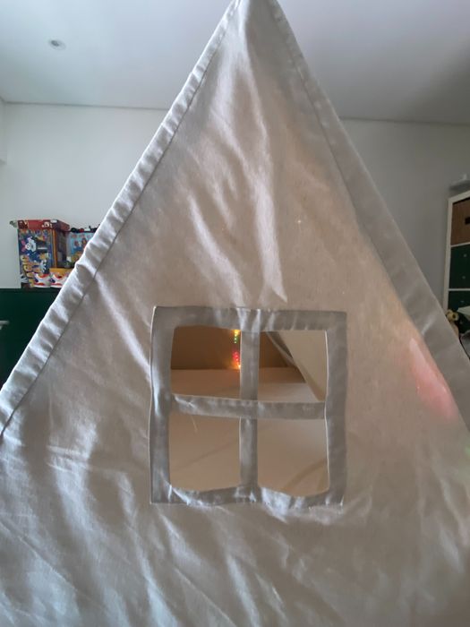 Cama Tenda (Carvalho maciço) + Tecido + Estrado.