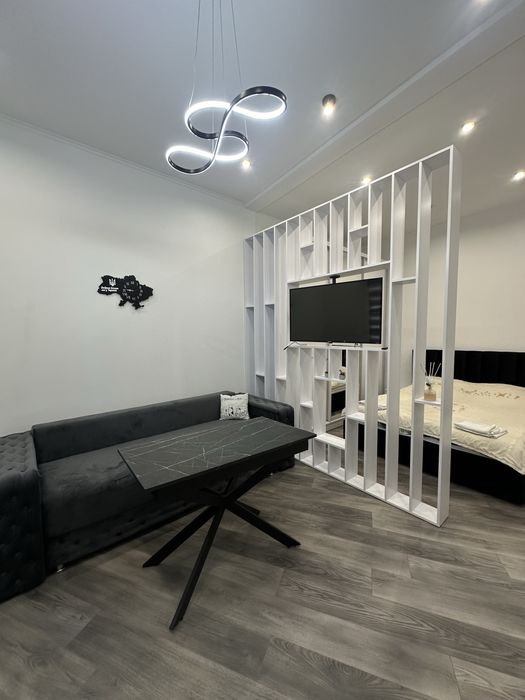 Здам подобову нову квартиру в самому центрі