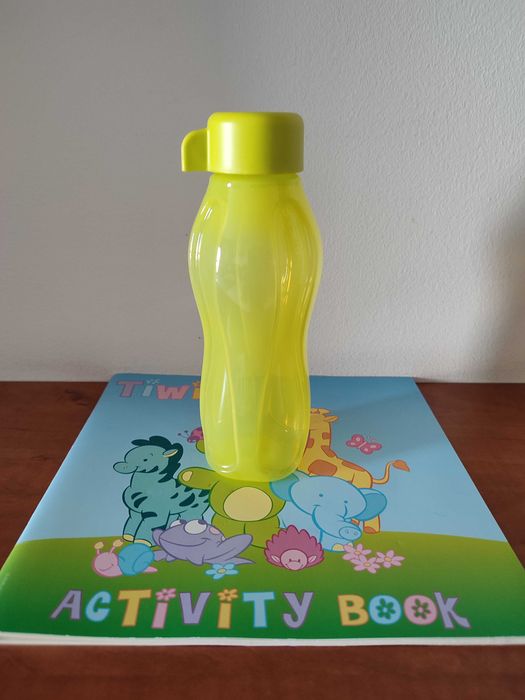 Tupperware Eco Garrafa + Livro de actividades Tiwi