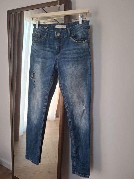 Jeansy rurki z dziurami Bershka rozmiar 36