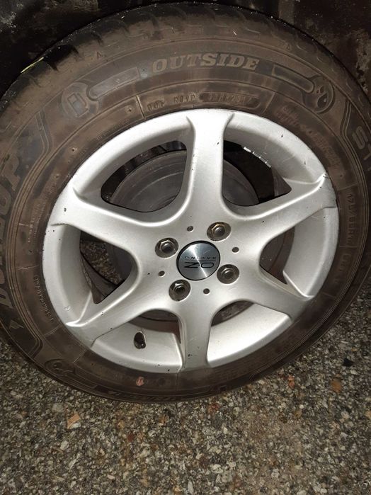 Jantes de alumínio 14" com pneus incluídos
