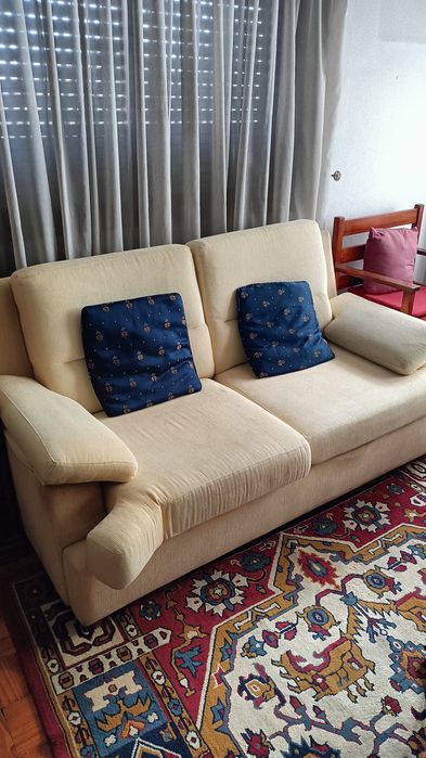 Sofá cor creme conforto