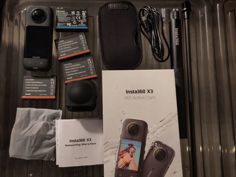 Kamera Insta 360 x3 doinwestowana baterie, osłony, pas, selfie stick