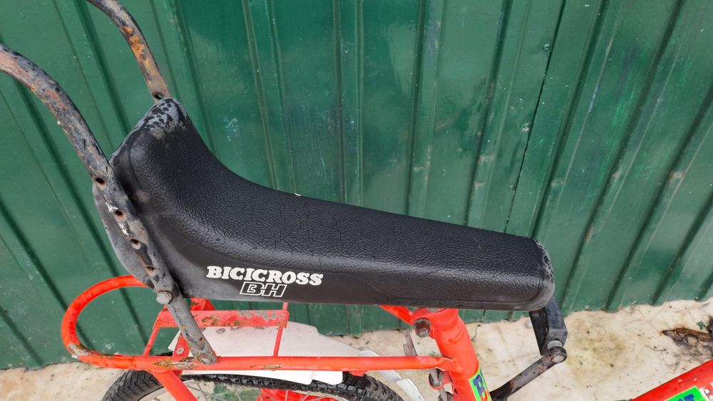 Bicicleta antiga BH