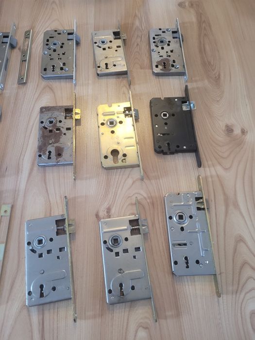 Zamki wpuszczane do drzwi 12 szt.