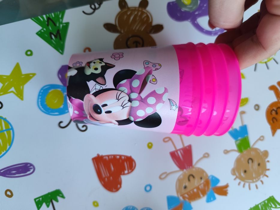 Zestaw urodzinowy, talerze i kubki plastikowe