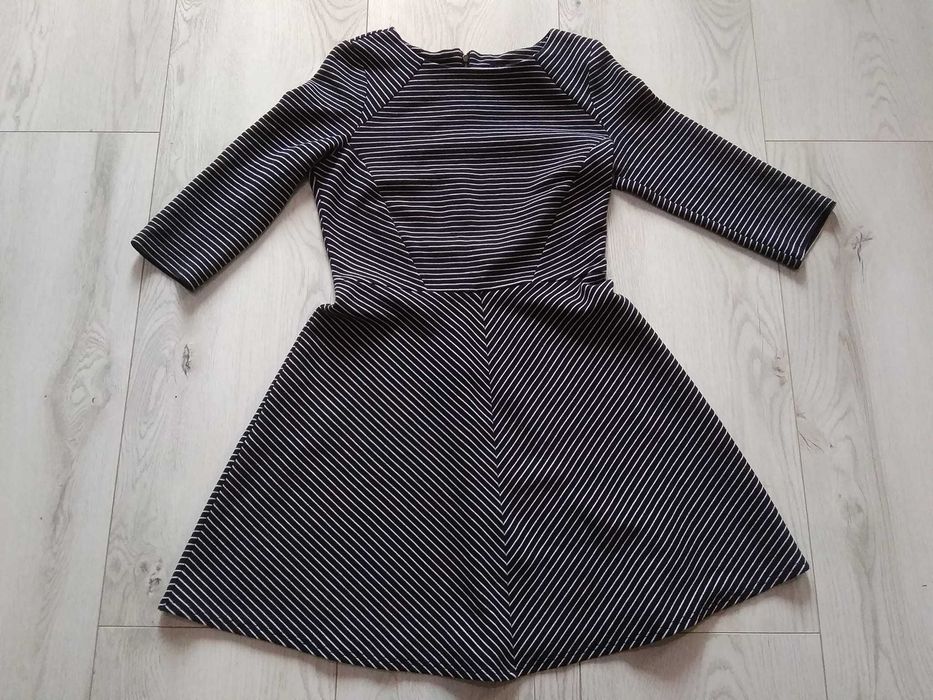 sukienka marki M&S roz. 40 grubszy materiał