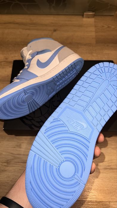 Jordan 1 Mid University Blue Grey