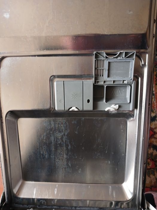 Посудомийна машина вбудована на запчастини