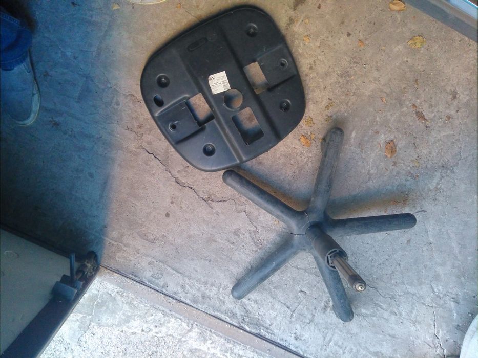 Офисное кресло запчасти (газлифт, кожух, ролики)