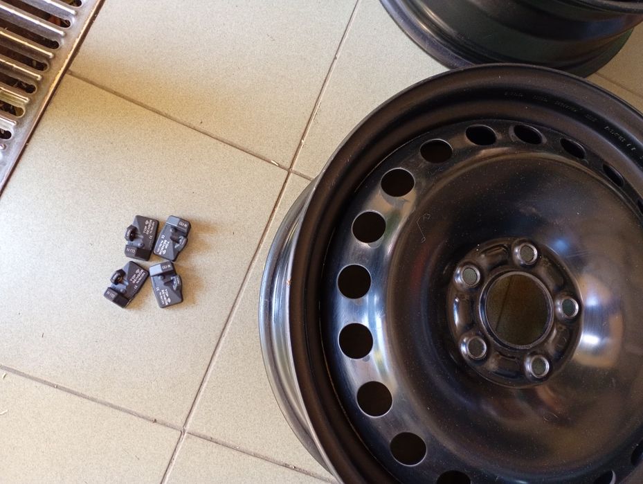 Felgi 16 do Forda lub Volvo rozstaw śrub 5x108