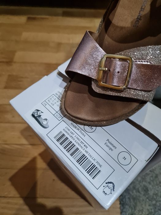 Sandálias rosa brilhante 31