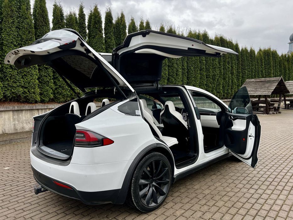 Tesla model X 90